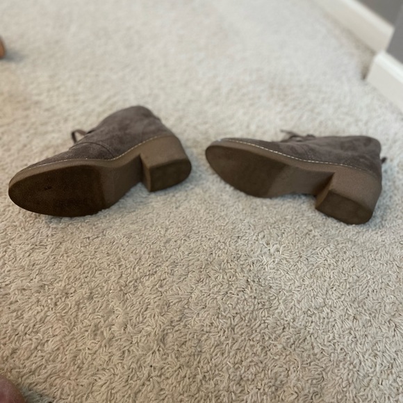 Universal Thread Booties - Picture 2 of 2